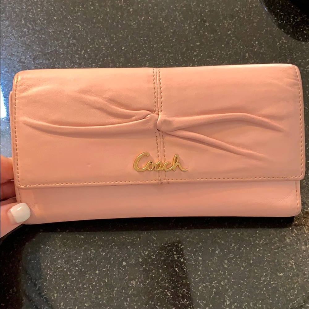 Pink trifold leather Coach wallet. 100% authentic